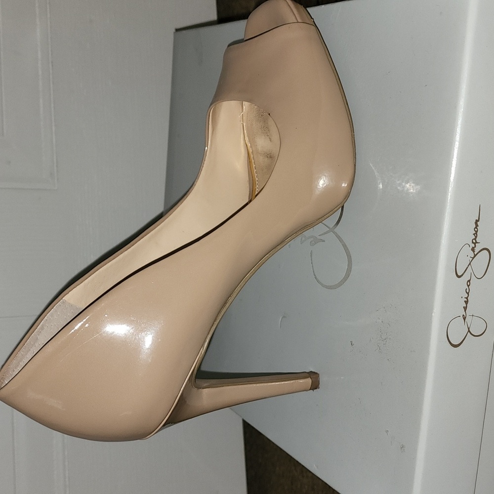 COPY - Jessica Simpson high heels bone colored peep toe shoes. EUC. Size 9 - Picture 4 of 6